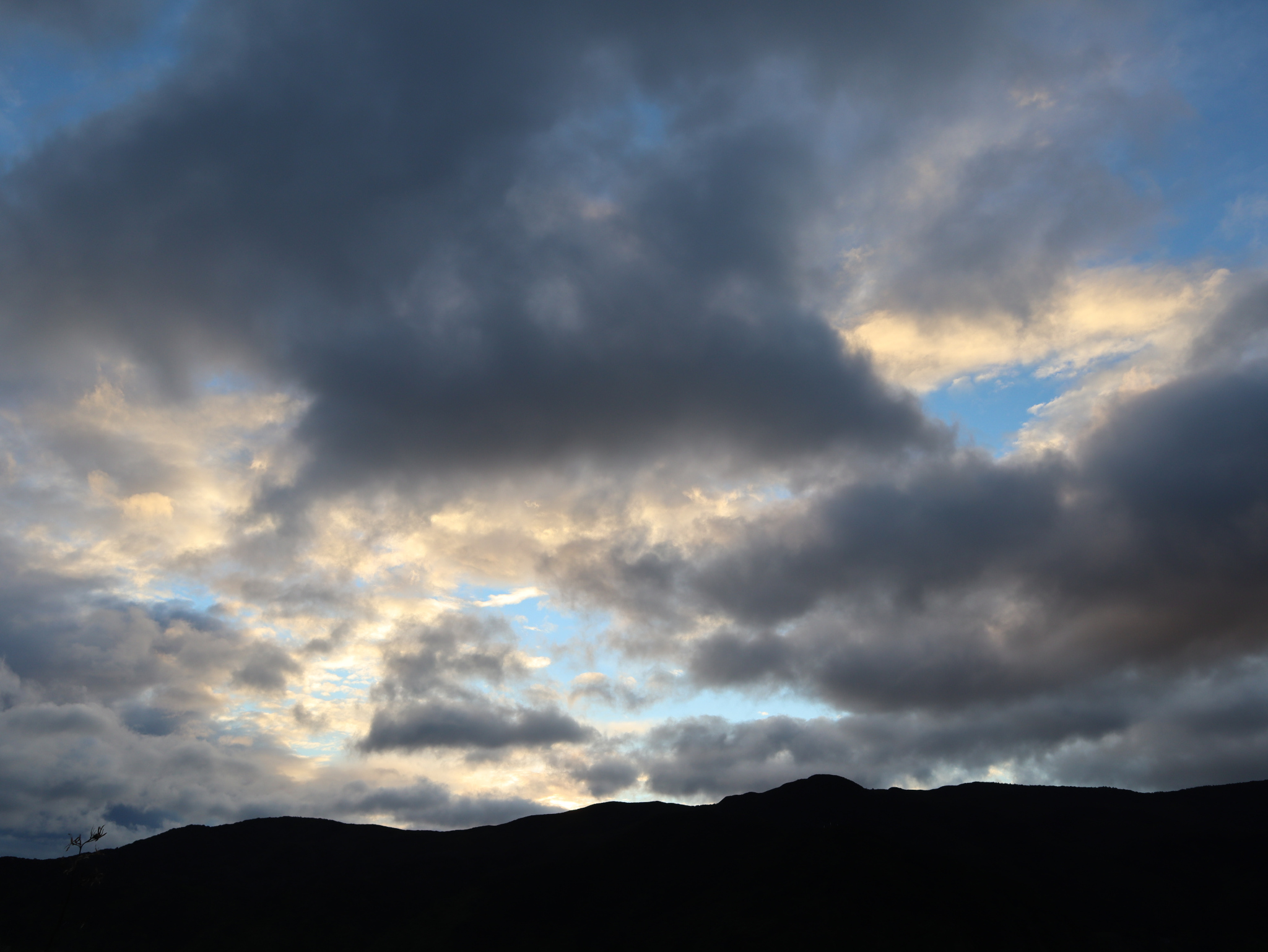 As the weather moved off, the sky had amazing clouds